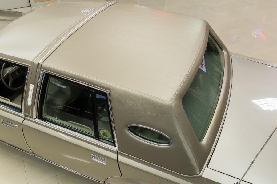 Детали экстерьера Lincoln Continental Mark VI Sedan 1980 года  (фото 36 из 111)